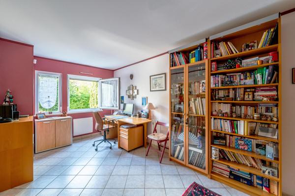 Meudon Bellevue, jolie maison d'architecte au calme avec beaux volumes, 5 chambres + studio..