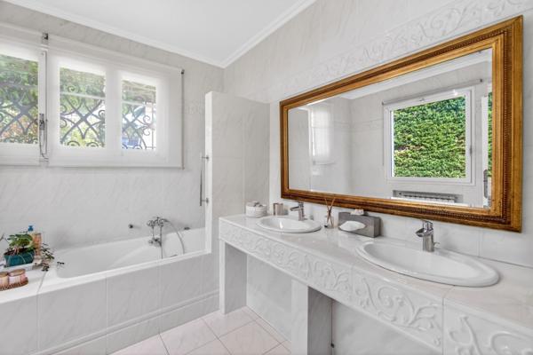 Vente Villa de luxe Vallauris 6 Pièces 224 m²