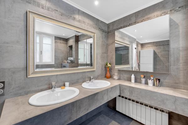 Vente Villa de luxe Vallauris 6 Pièces 224 m²