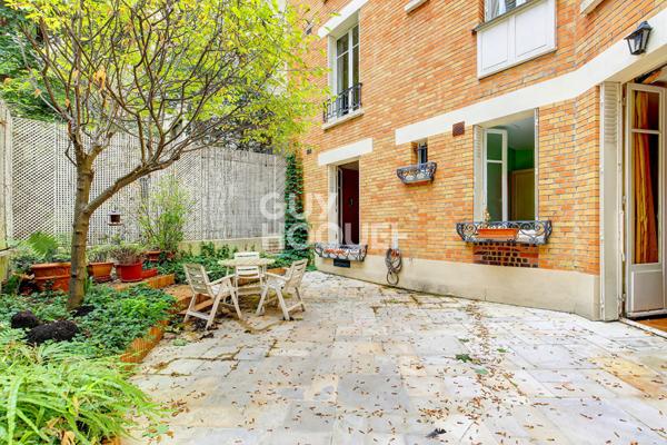 PARIS XVI, Passy, Jardin 2/3 ch, bel immeuble avec double chambre de service de 17m2