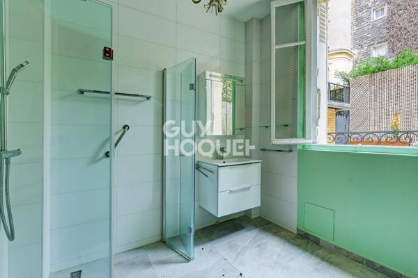 PARIS XVI, Passy, Jardin 2/3 ch, bel immeuble avec double chambre de service de 17m2