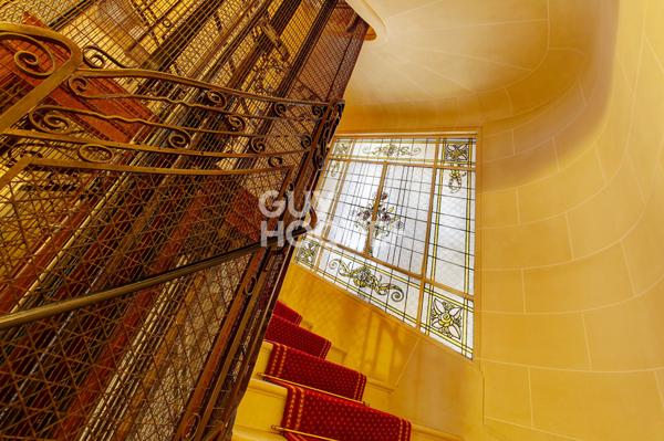 PARIS XVI, Passy, Jardin 2/3 ch, bel immeuble avec double chambre de service de 17m2