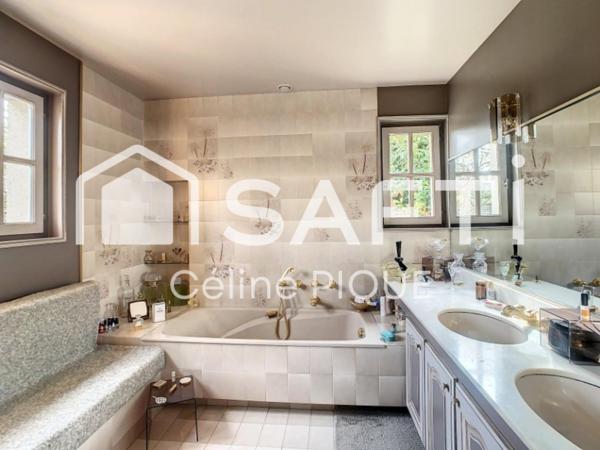 Maison de 9 pièces avec grand jardin, bois et rivière