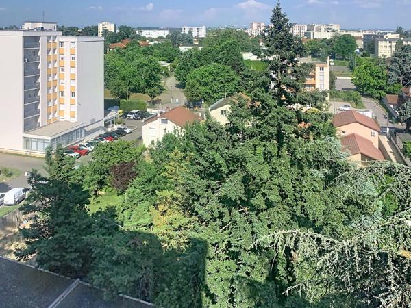 Appartement70 m²/Option 1 résidence principale 2 chambres + vaste cuisine sejour/option 2 colocation 4 chambres rendement 9%