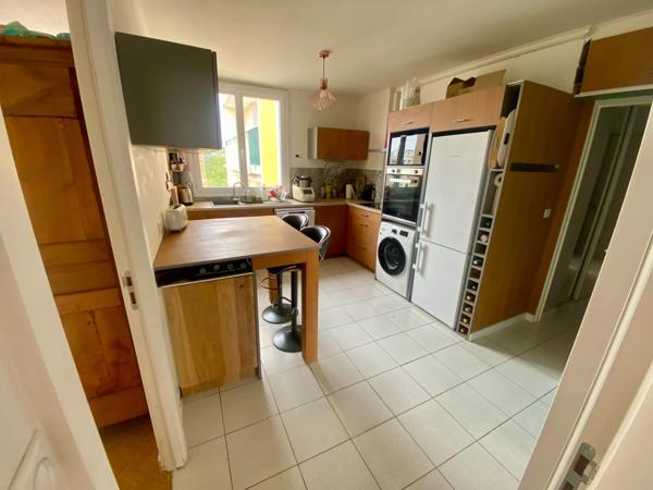 Appartement70 m²/Option 1 résidence principale 2 chambres + vaste cuisine sejour/option 2 colocation 4 chambres rendement 9%