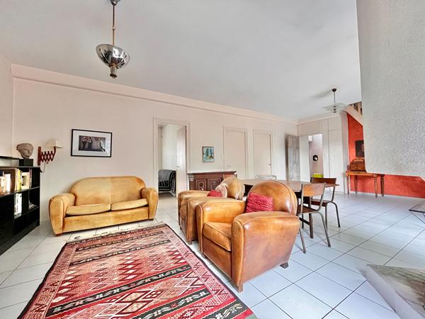 Blanche de Castille maison 3 chambres dont 2 au rez-de-chaussée, bureau, jardin, deux ateliers et une cave