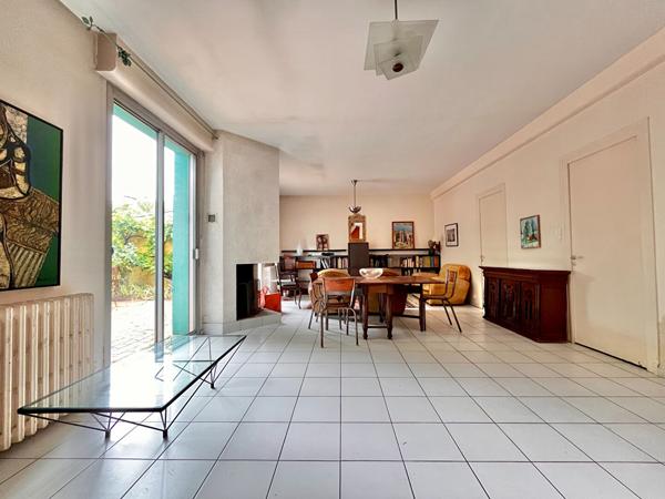 Blanche de Castille maison 3 chambres dont 2 au rez-de-chaussée, bureau, jardin, deux ateliers et une cave