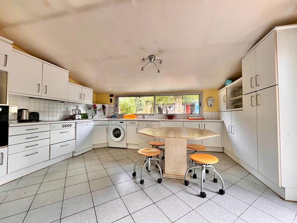 Blanche de Castille maison 3 chambres dont 2 au rez-de-chaussée, bureau, jardin, deux ateliers et une cave