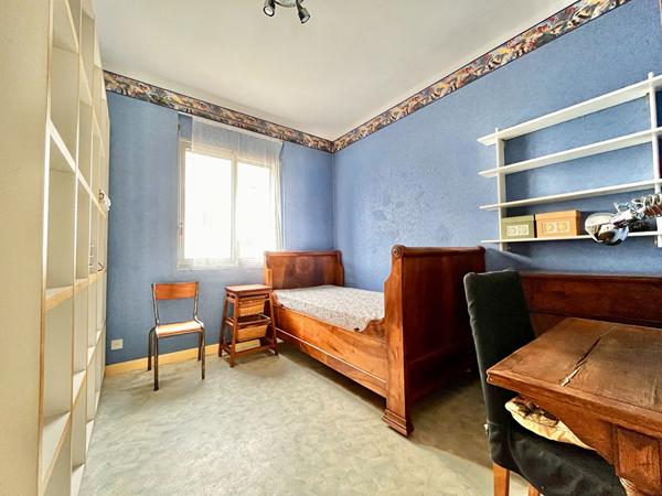Blanche de Castille maison 3 chambres dont 2 au rez-de-chaussée, bureau, jardin, deux ateliers et une cave