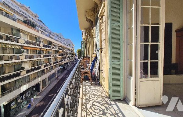 Secteur Square Mozart / Victor Hugo – Appartement de 2 Pièces avec balcon.