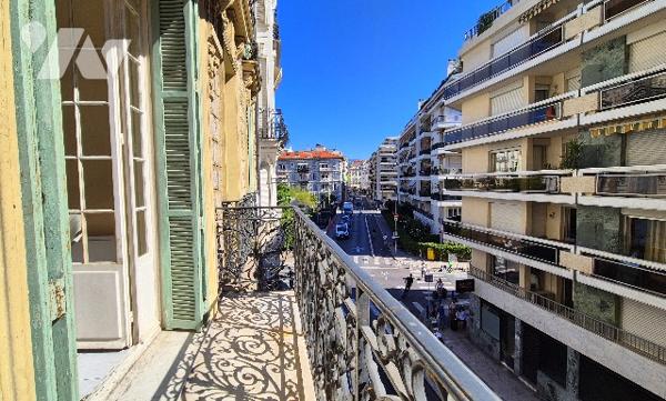 Secteur Square Mozart / Victor Hugo – Appartement de 2 Pièces avec balcon.