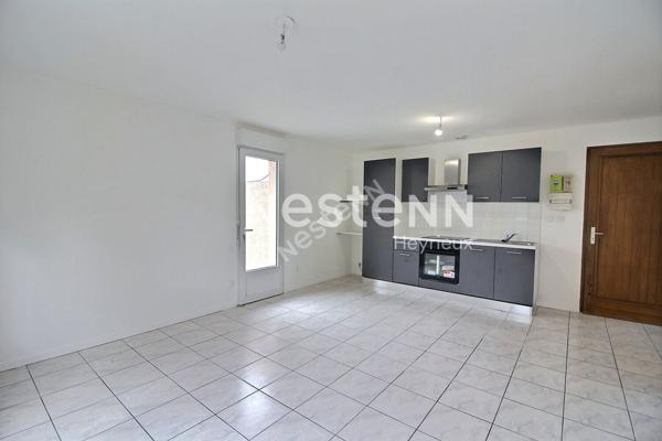 HEYRIEUX - Appt T2 - Balcon - Place de stationnement