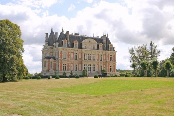 Magnifique château du XIXe siècle à vendre en Maine-et-Loire