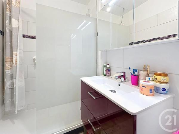 Appartement F4 à vendre  4 pièces - 80 m 2   TROYES  - 10