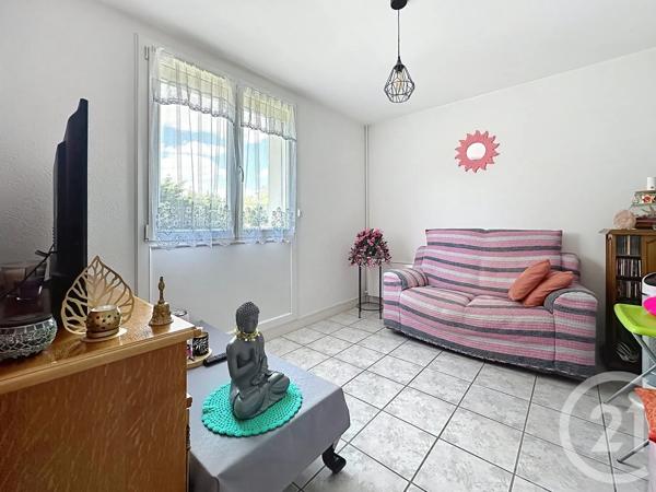 Appartement F4 à vendre  4 pièces - 80 m 2   TROYES  - 10