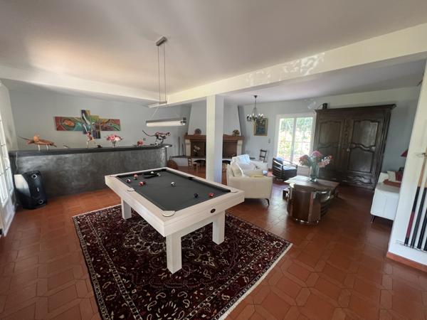 PROPRIÉTÉ DE CARACTERE 275 m² - 5 CHAMBRES - PISCINE