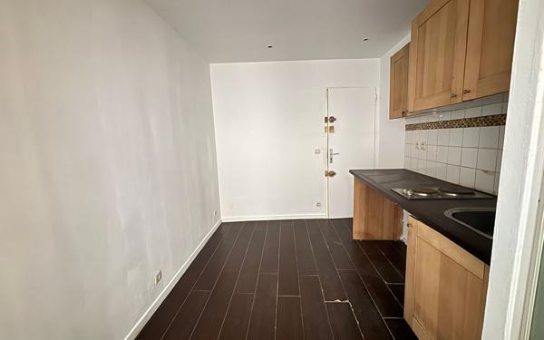Appartement à vendre    1 pièce • 9,02 m2 Paris 18
