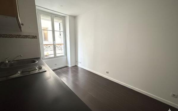 Appartement à vendre    1 pièce • 9,02 m2 Paris 18