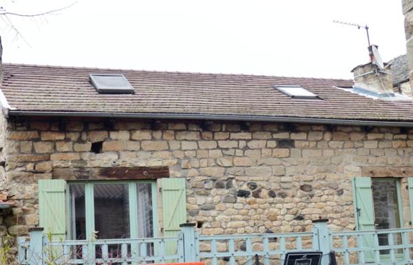 Jolie maison en pierre de 159 m² à Saint-Julien Chapteuil