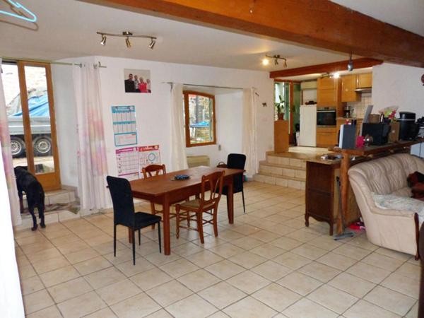 Jolie maison en pierre de 159 m² à Saint-Julien Chapteuil