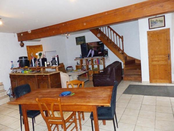 Jolie maison en pierre de 159 m² à Saint-Julien Chapteuil