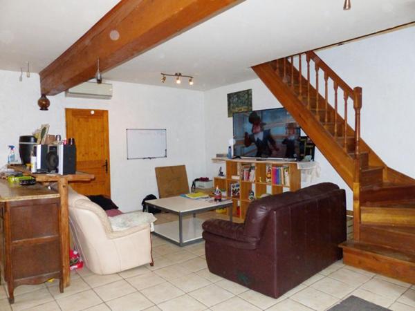 Jolie maison en pierre de 159 m² à Saint-Julien Chapteuil