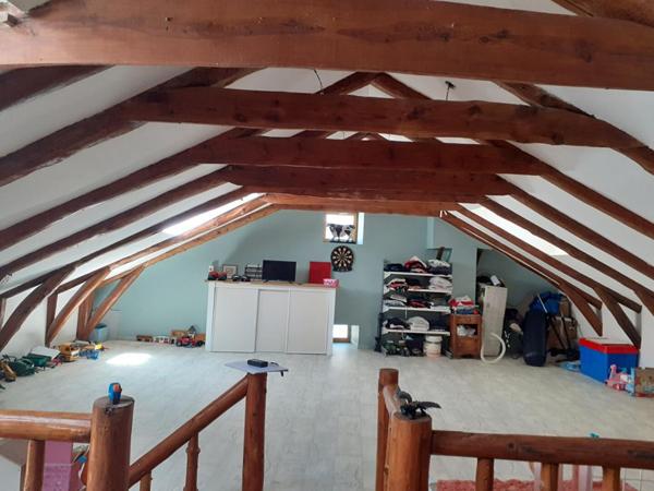 Jolie maison en pierre de 159 m² à Saint-Julien Chapteuil