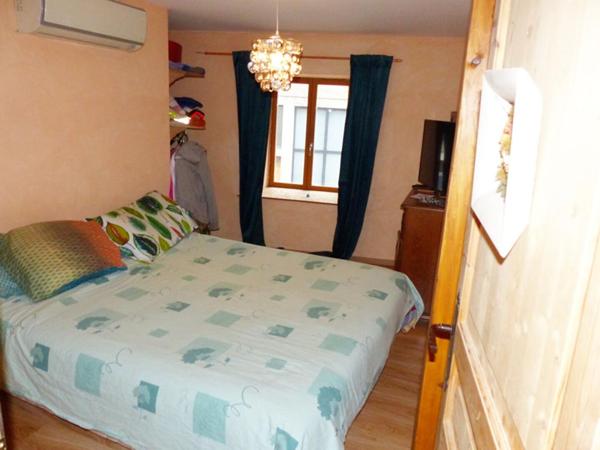 Jolie maison en pierre de 159 m² à Saint-Julien Chapteuil