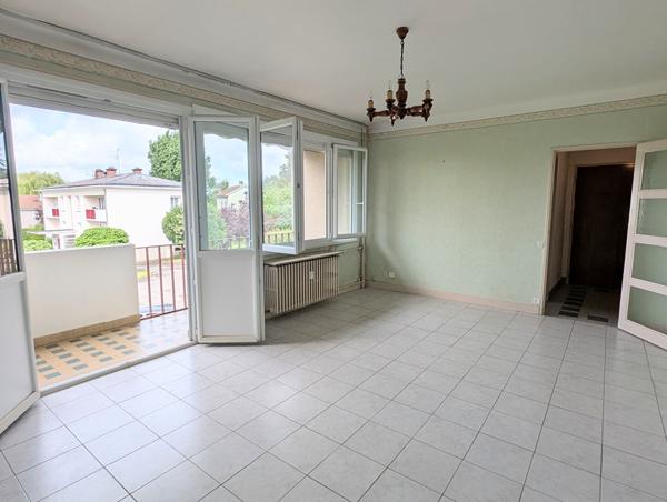 À vendre - Appartement 3 pièces avec balcon, garage et cave