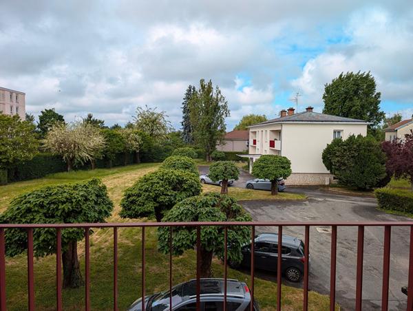 À vendre - Appartement 3 pièces avec balcon, garage et cave
