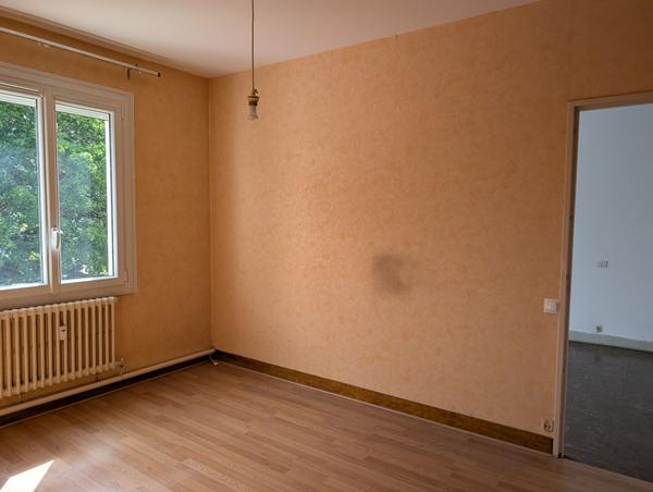 À vendre - Appartement 3 pièces avec balcon, garage et cave