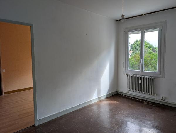 À vendre - Appartement 3 pièces avec balcon, garage et cave