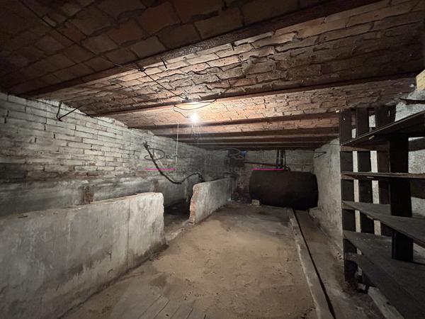 Maison élevée sur deux niveaux avec terrain attenant 42590