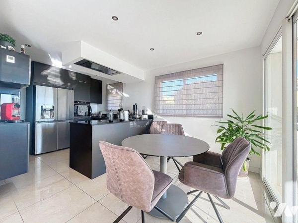 A VENDRE BANDOL (83150) VAR - APPARTEMENT 4/5 PIECES DE101 M2 VUE MER - VASTE TERRASSE - GARAGE...