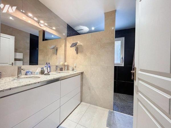 A VENDRE BANDOL (83150) VAR - APPARTEMENT 4/5 PIECES DE101 M2 VUE MER - VASTE TERRASSE - GARAGE...