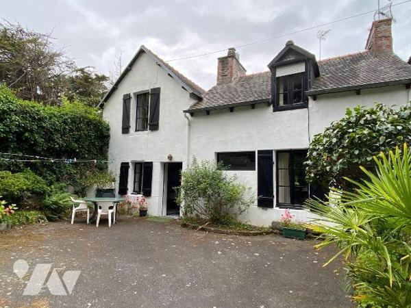 Situation idéale pour cette maison de vacances , située non loin du centre-ville de Saint-Quay-...