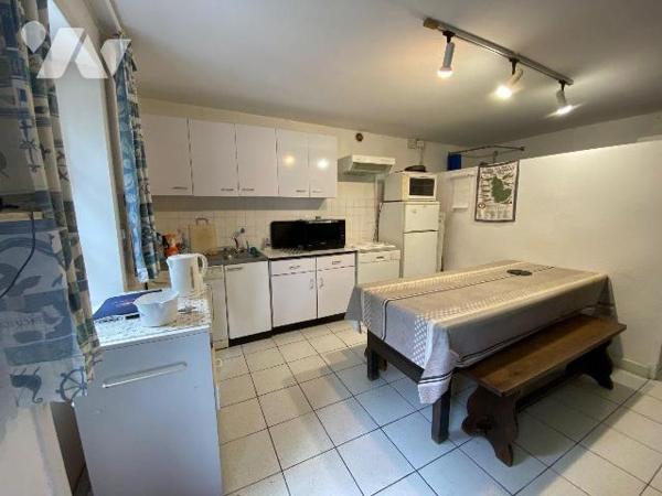 Situation idéale pour cette maison de vacances , située non loin du centre-ville de Saint-Quay-...