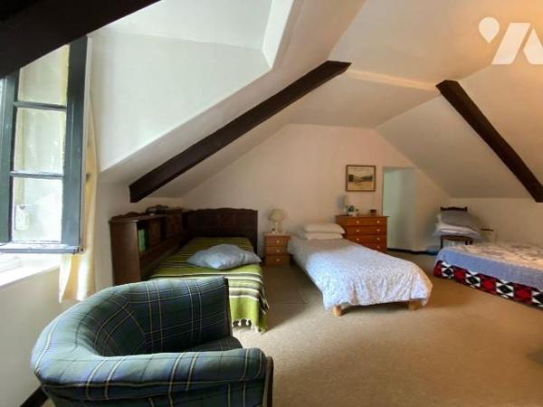 Situation idéale pour cette maison de vacances , située non loin du centre-ville de Saint-Quay-...