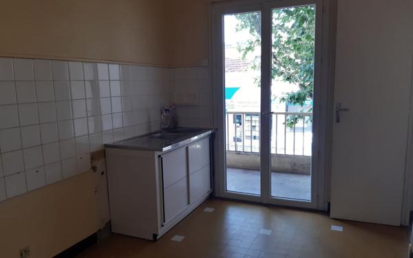 Appartement à louer    4 pièces •  Laragne-Montéglin