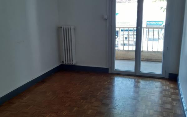 Appartement à louer    4 pièces •  Laragne-Montéglin