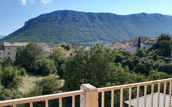 Appartement à louer    4 pièces •  Laragne-Montéglin