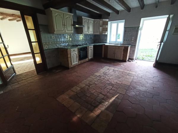 Sur plus de 3 hectares, 400m² de dépendances