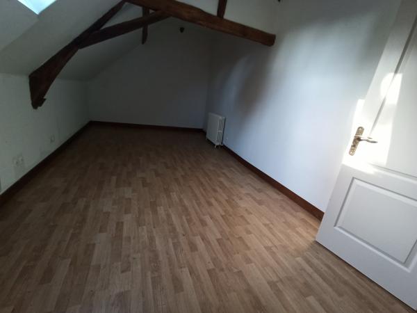 Sur plus de 3 hectares, 400m² de dépendances