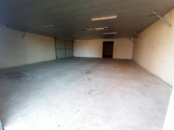 Sur plus de 3 hectares, 400m² de dépendances