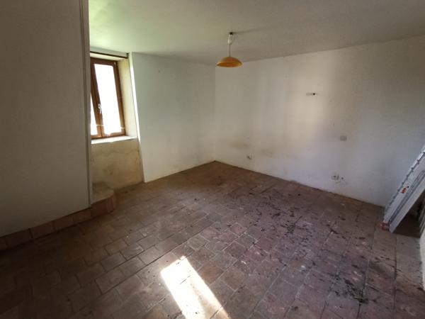 Sur plus de 3 hectares, 400m² de dépendances