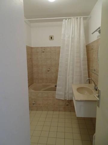 GUIPAVAS bourg T2 avec balcon