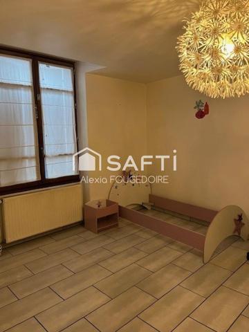 IMMEUBLE avec appartement et restaurant loué