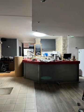 IMMEUBLE avec appartement et restaurant loué