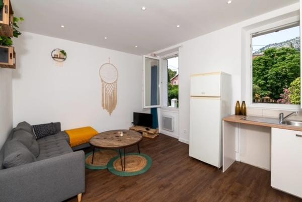 Toulon 83 La Loubiére Appartement de 34 m2 entierement rénové