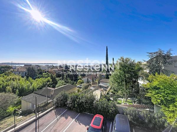 Golfe Juan- T3 dernier étage - Vue mer -Garage + parking